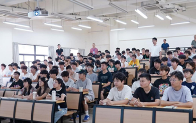 厚爱润心教学相长，赋能成长同心向前——2025级新生开学第一课开启新征程