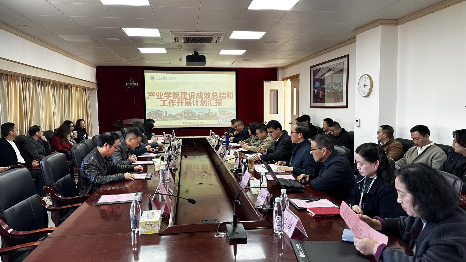 C:/Users/o/Desktop/20251215 产业学院建设成效总结和工作开展计划汇报会议/图一.jpg图一