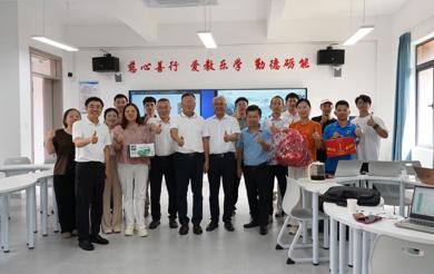 莫乔锋率队看望慰问省青教赛备赛教师